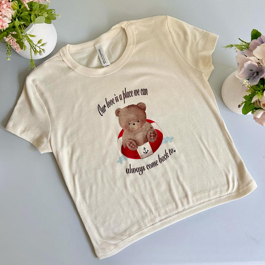 Happy place sailor bear beige baby tee