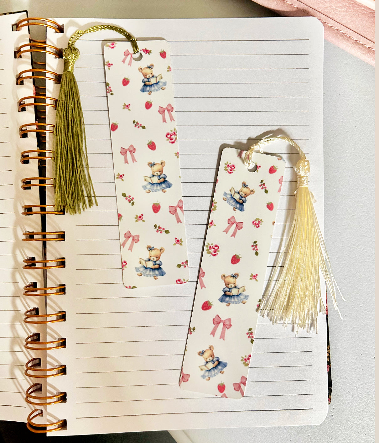 Beary booked - Floral and bow print bookmark